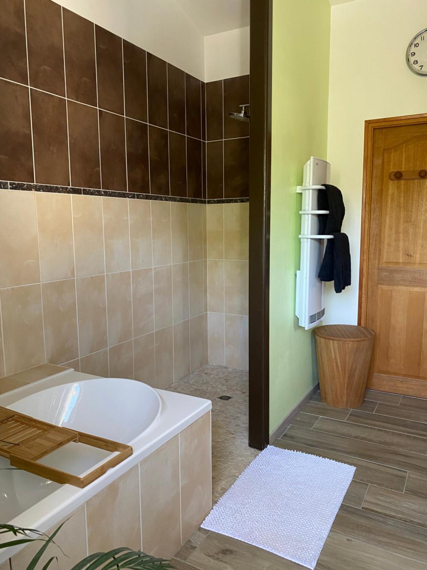Villa Les 5 Timbres Montpellier-de-Médillan Esterno foto